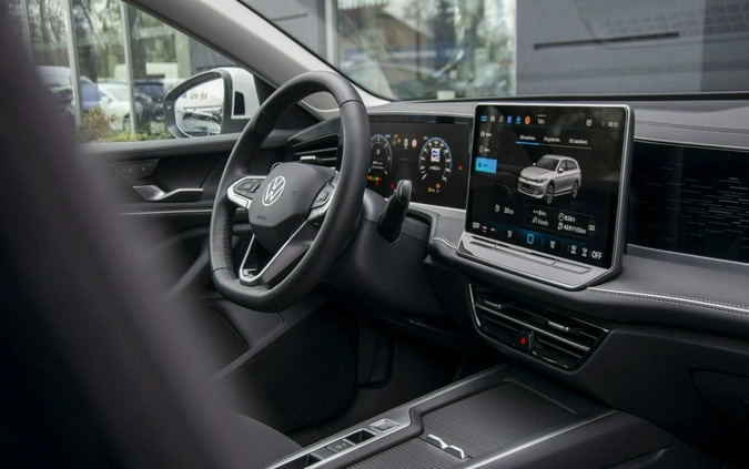 Volkswagen Passat cena 206100 przebieg: 5, rok produkcji 2024 z Wyśmierzyce małe 631